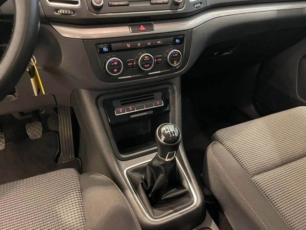 VOLKSWAGEN Sharan 1.4 TSI Comfortline 7P Climatronic RCD310 - 9