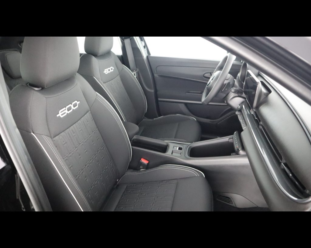 FIAT 600 POP 1.2 Hybrid 100cv - 17