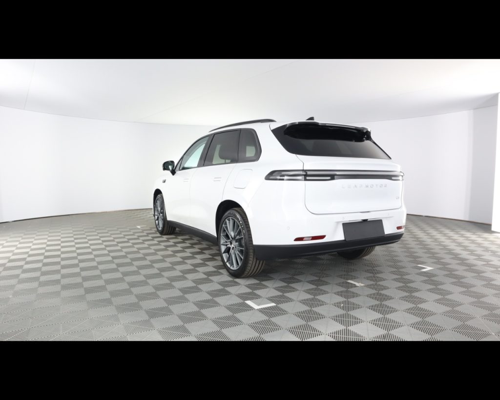 LEAPMOTOR C10 REEV DESIGN MY 2025 - 10