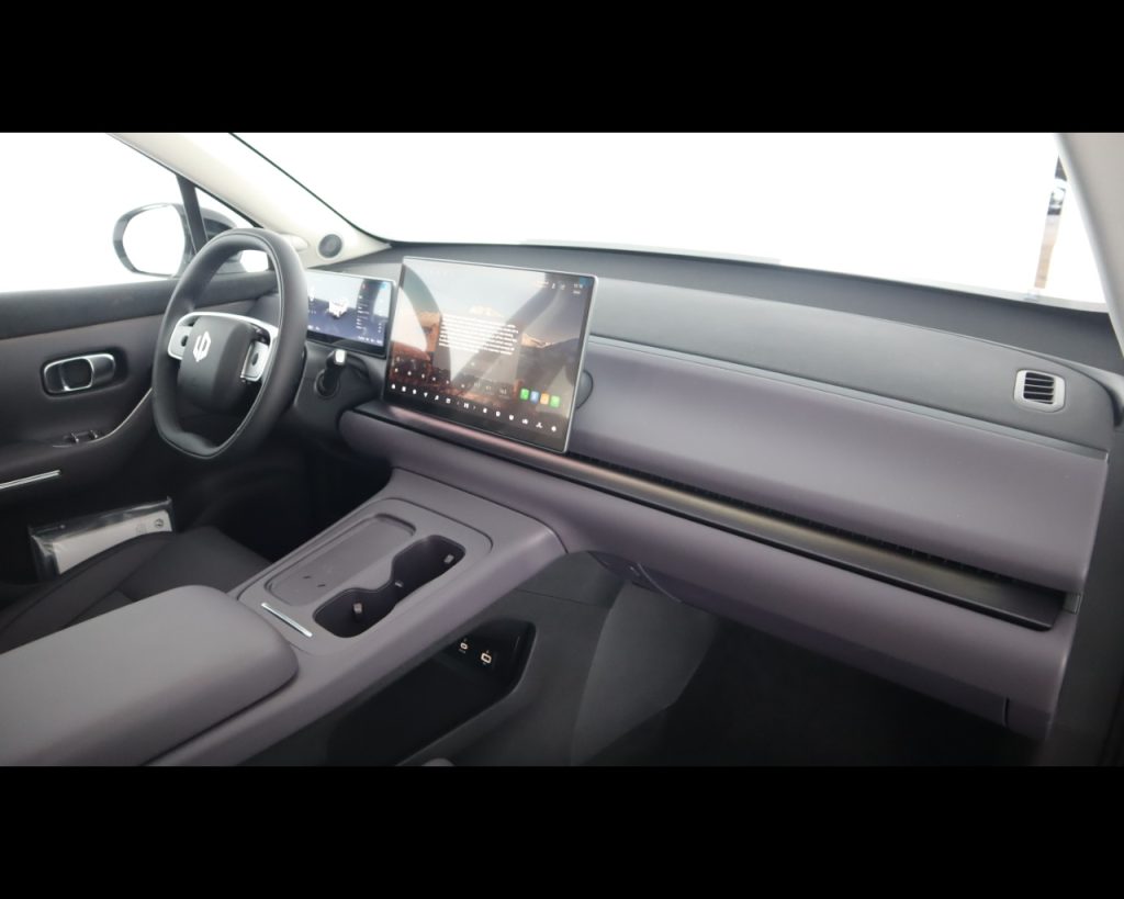 LEAPMOTOR C10 REEV DESIGN MY 2025 - 16