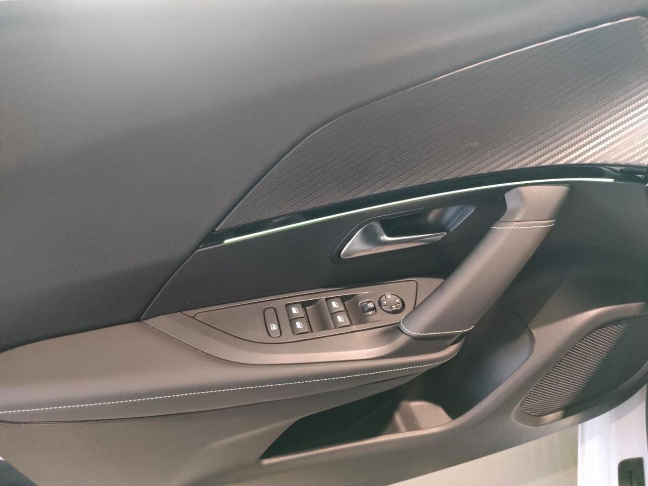 PEUGEOT 2008 PureTech 130 S&S EAT8 GT Line - 8