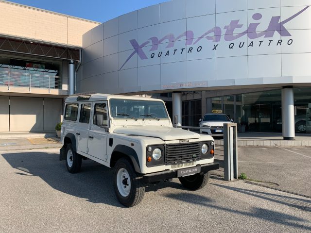 LAND ROVER Defender Bianco pastello