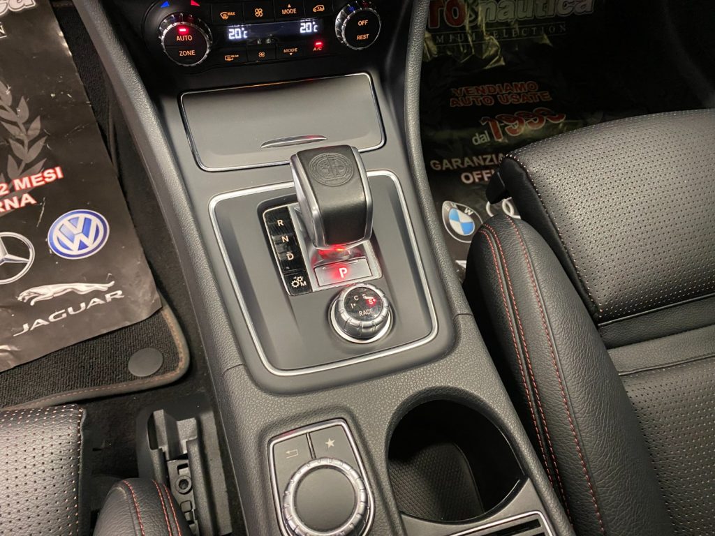 MERCEDES-BENZ A 45 AMG 4Matic Automatic 381 CV - 29
