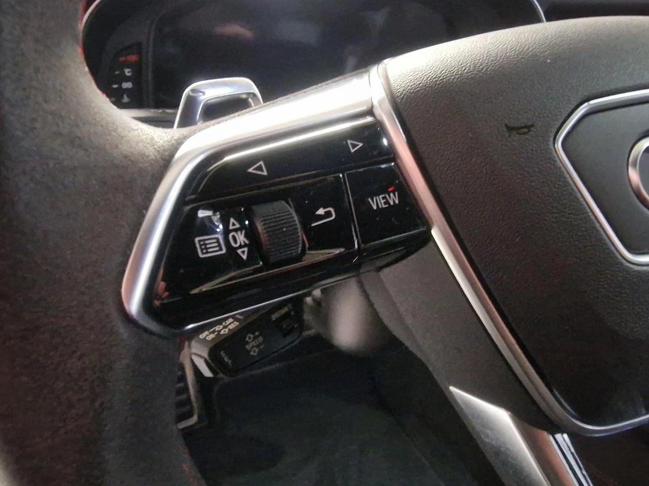 AUDI RS6 Avant 4.0 TFSI V8 quattro tiptronic - 25