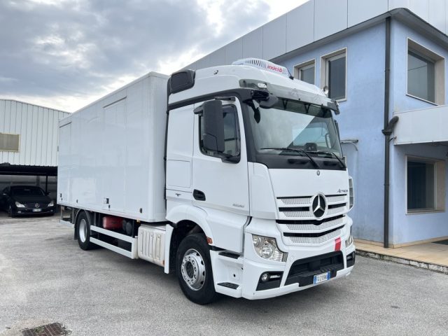 MERCEDES-BENZ  Bianco pastello