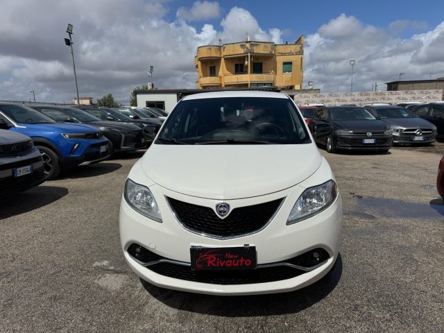LANCIA Ypsilon Bianco pastello