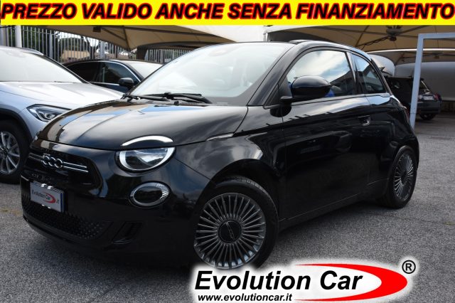 FIAT 500e Nero pastello