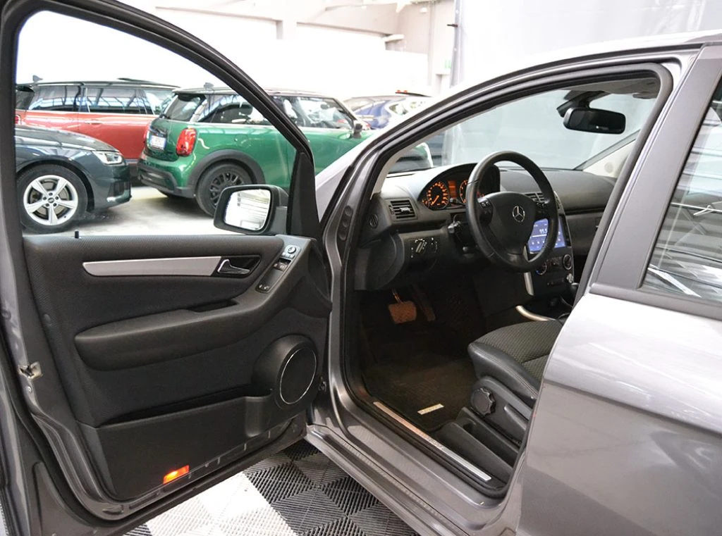 MERCEDES-BENZ A 180 AUTOMATIC Avantgarde Pelle-Pdc-Km 51.000 - 2