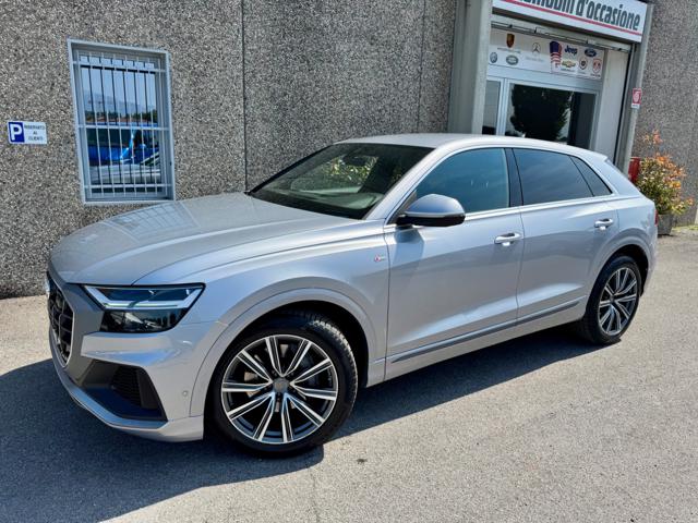 AUDI Q8 Argento metallizzato