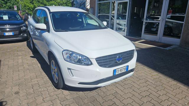 VOLVO XC60 Bianco metallizzato