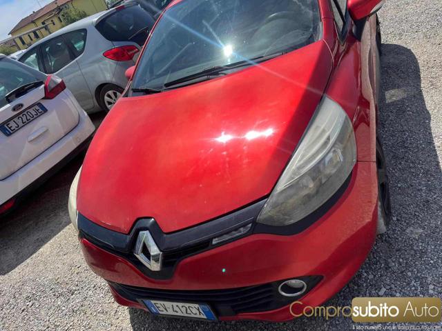 RENAULT Clio Rosso pastello