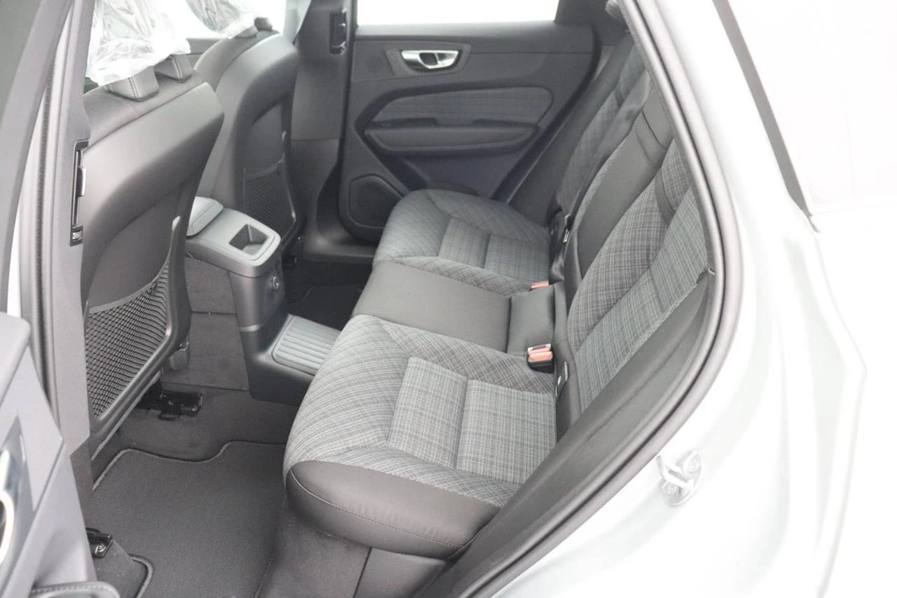 VOLVO XC60 T6 Plug-in hybrid AWD automatico Core - Bright! - 17