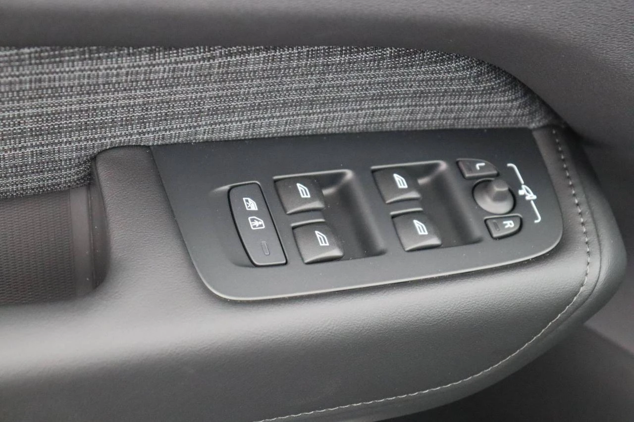 VOLVO XC60 T6 Plug-in hybrid AWD automatico Core - Bright! - 8