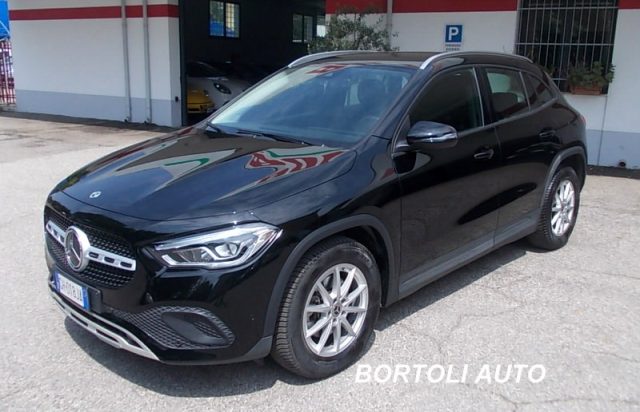 MERCEDES-BENZ GLA 200 Nero metallizzato