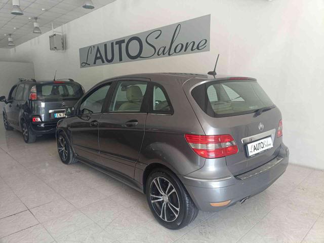 MERCEDES-BENZ B 180 Grigio scuro metallizzato
