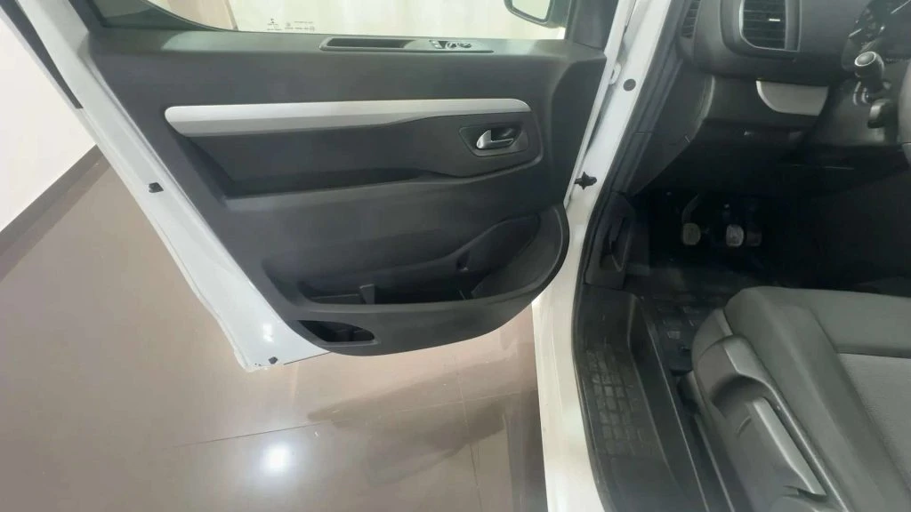 PEUGEOT Traveller Traveller 1.5 BlueHDi Business 120CV 9 Posti - 17