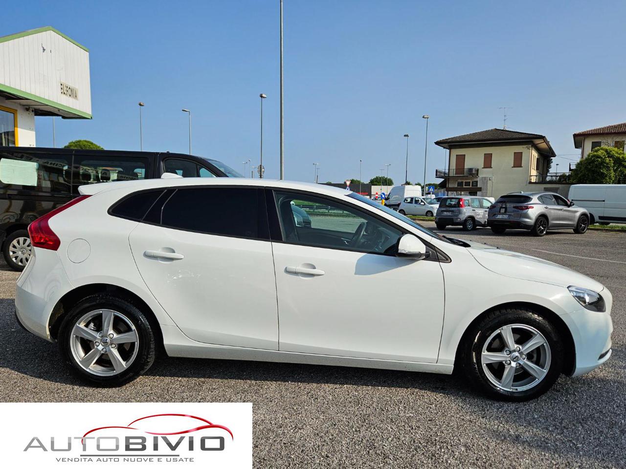 VOLVO V40 D2 Momentum - 7