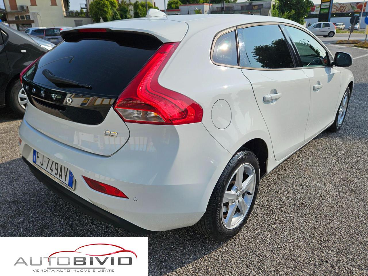 VOLVO V40 D2 Momentum - 6
