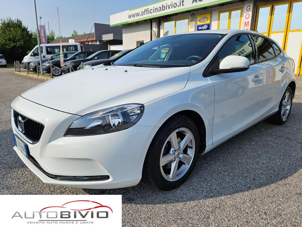 VOLVO V40 D2 Momentum - 21