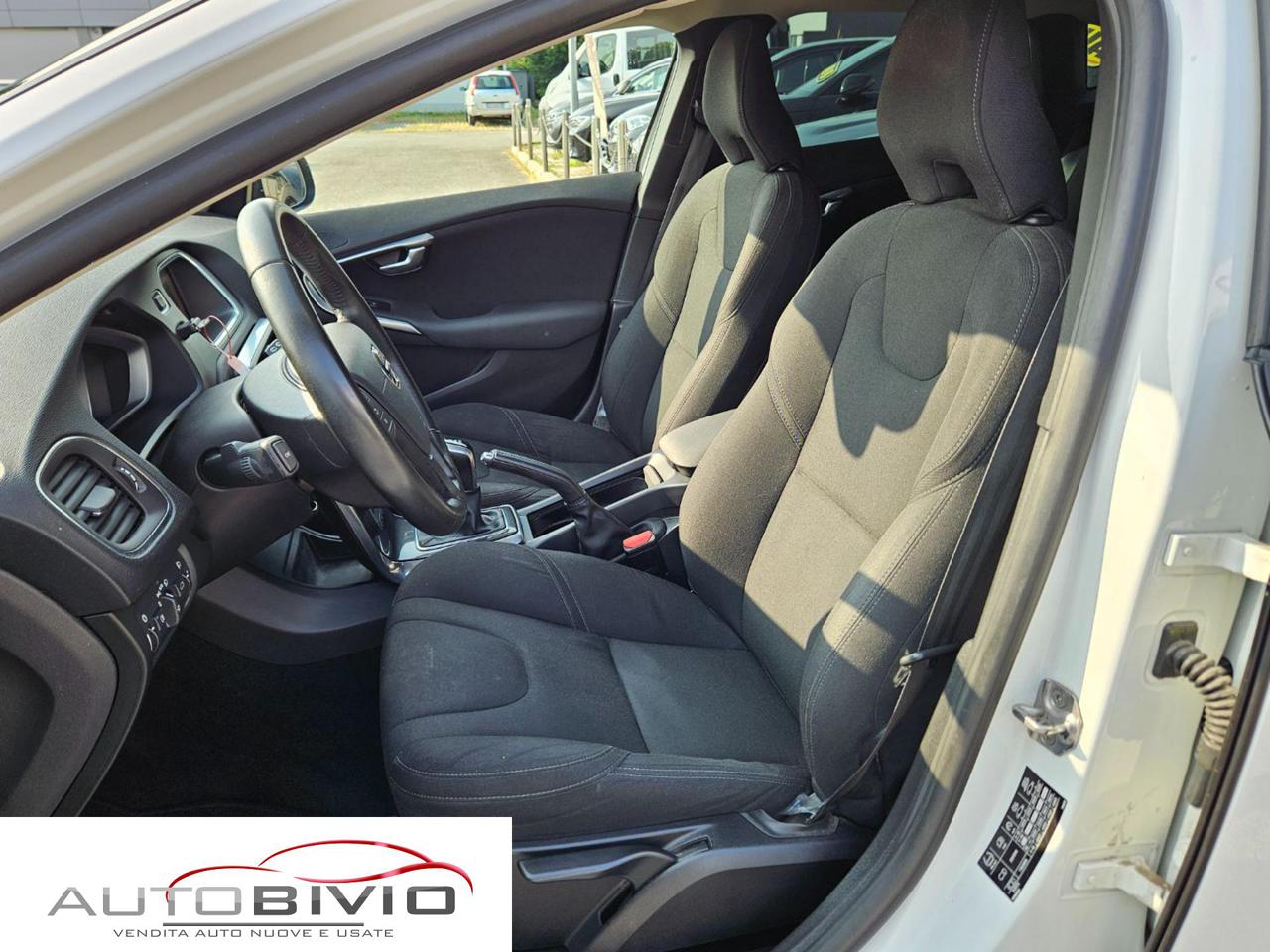 VOLVO V40 D2 Momentum - 9
