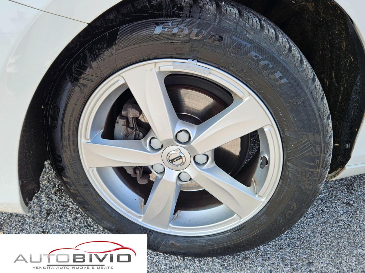 VOLVO V40 D2 Momentum - 16