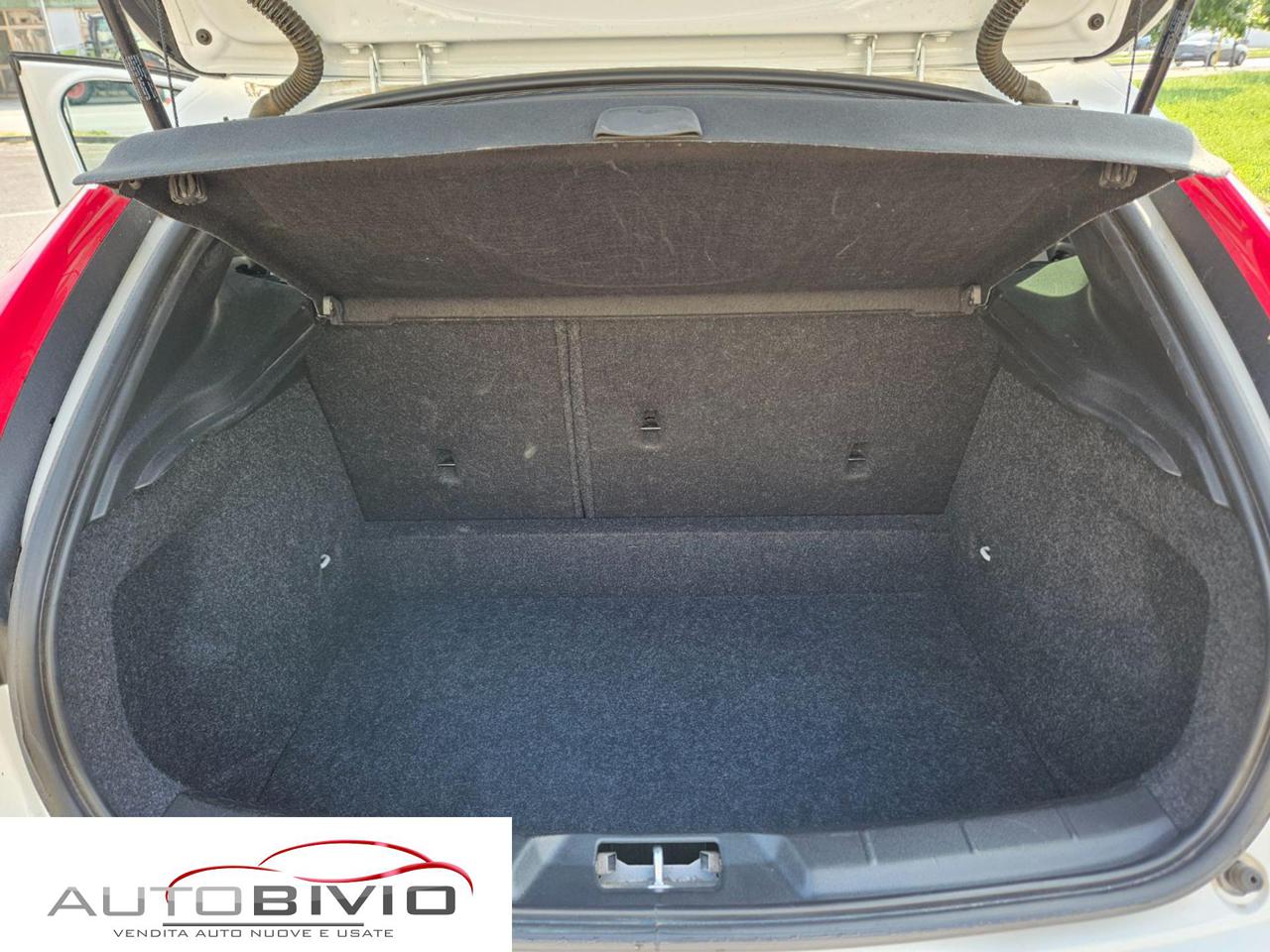 VOLVO V40 D2 Momentum - 22