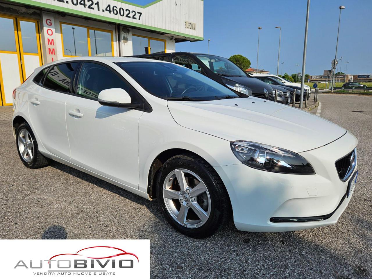 VOLVO V40 D2 Momentum - 8