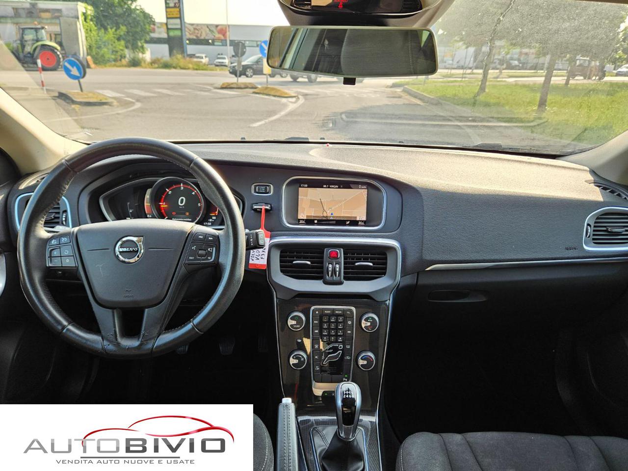 VOLVO V40 D2 Momentum - 11