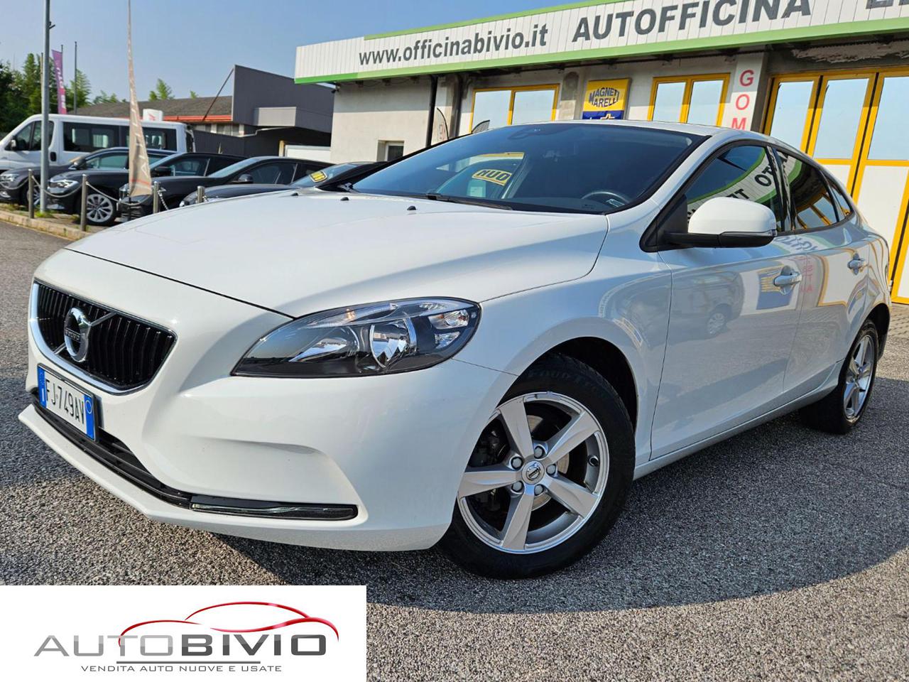 VOLVO V40 D2 Momentum - 2
