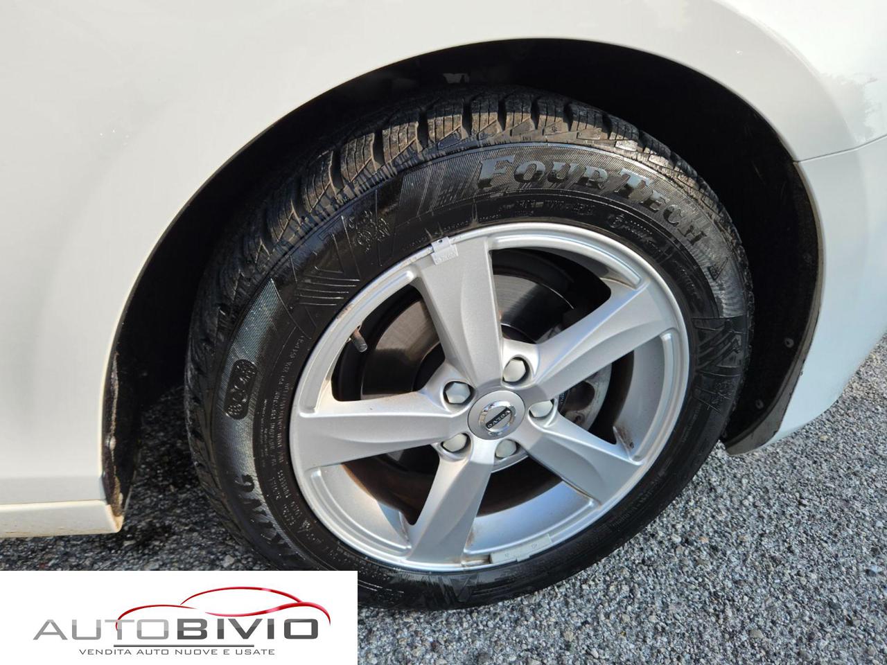 VOLVO V40 D2 Momentum - 19