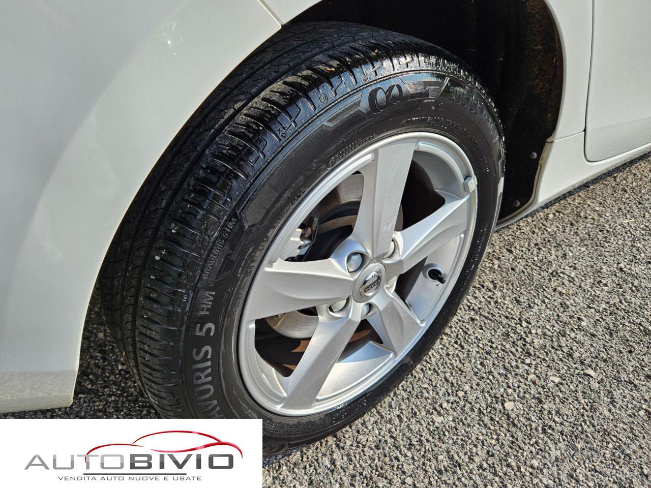 VOLVO V40 D2 Momentum - 18