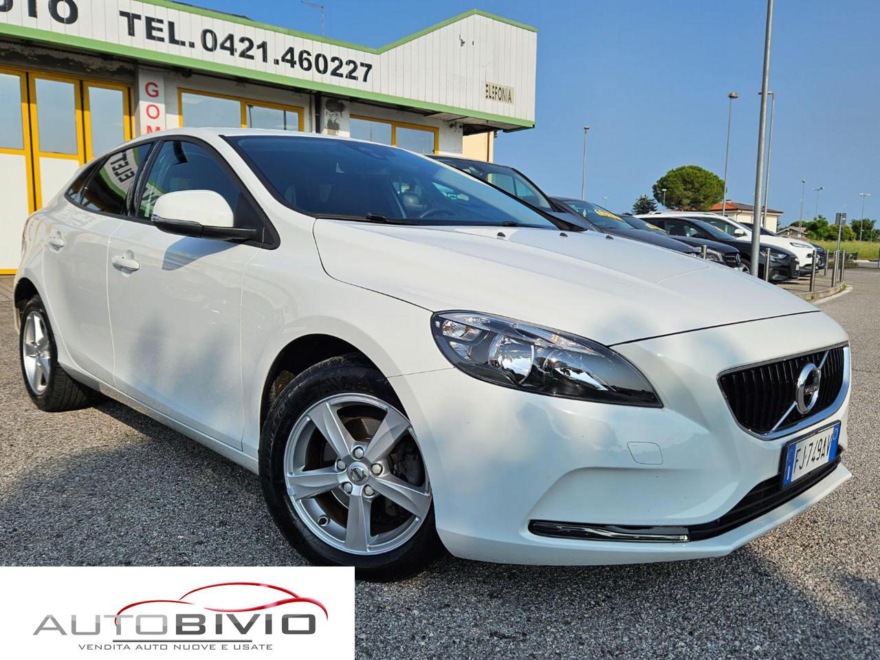 VOLVO V40 D2 Momentum - 1