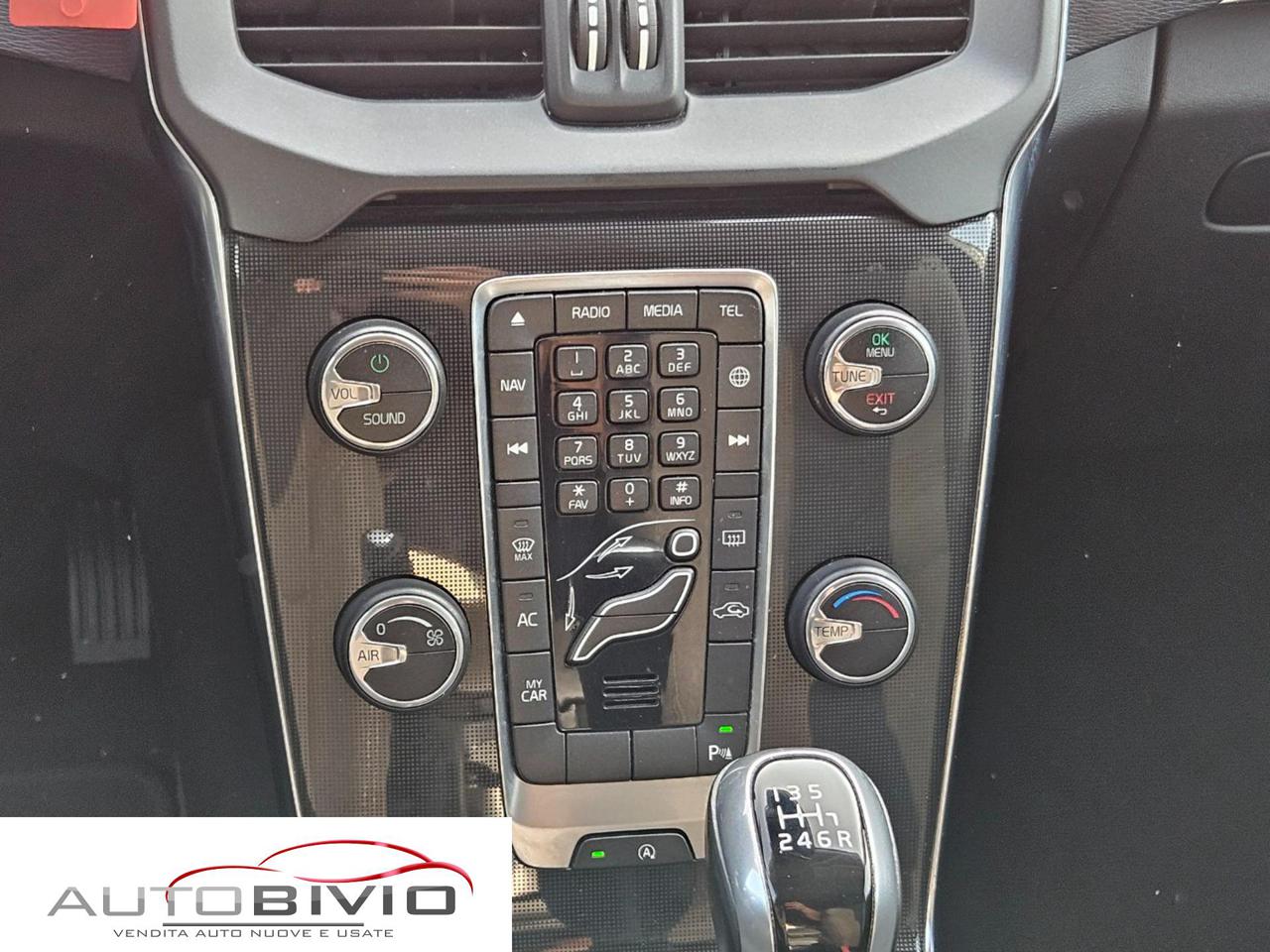 VOLVO V40 D2 Momentum - 12