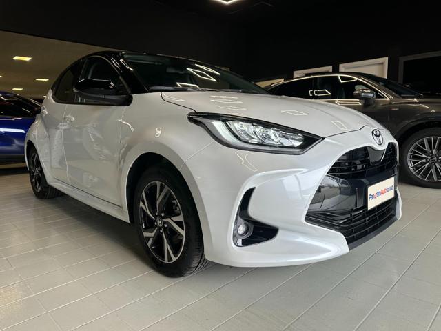 TOYOTA Yaris bianco tetto nero  metallizzato