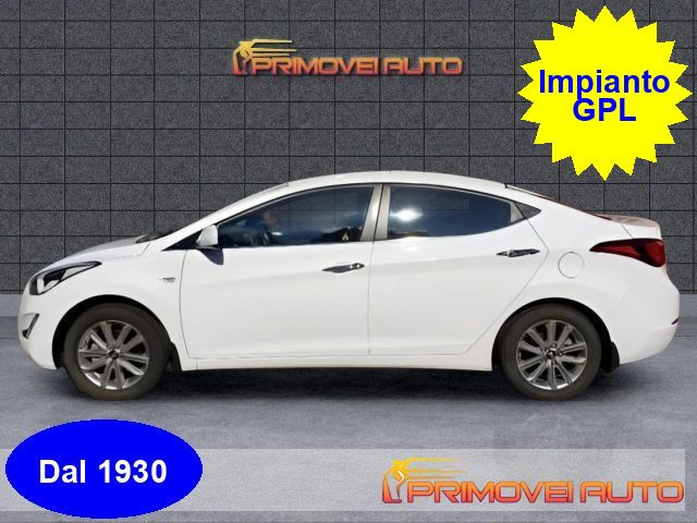 HYUNDAI Elantra Bianco pastello