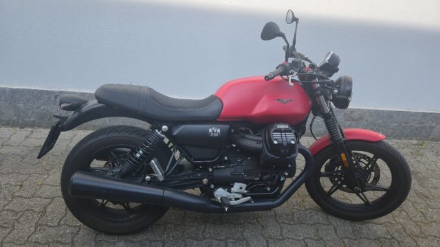 MOTO GUZZI V7 Rosso pastello