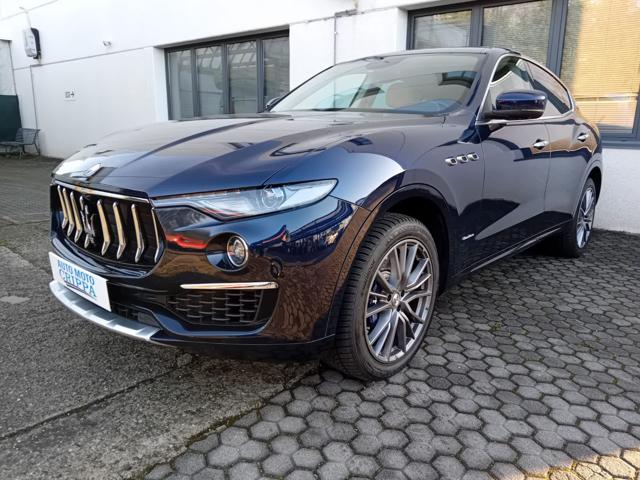 MASERATI Levante Blu perlato