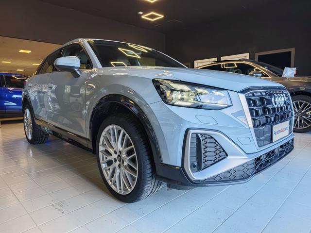AUDI Q2 Grigio metallizzato