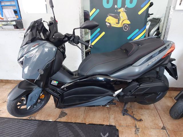 YAMAHA X-Max 125 Grigio scuro pastello