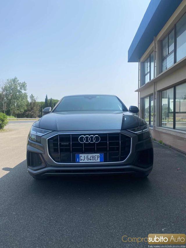 AUDI Q8 Dark gray pastel