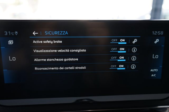 PEUGEOT 3008 10