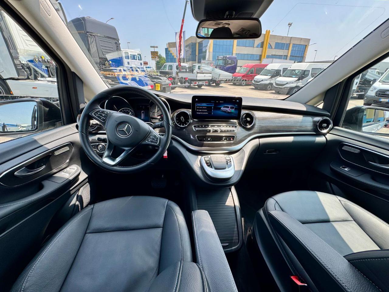 MERCEDES-BENZ V250d - 12