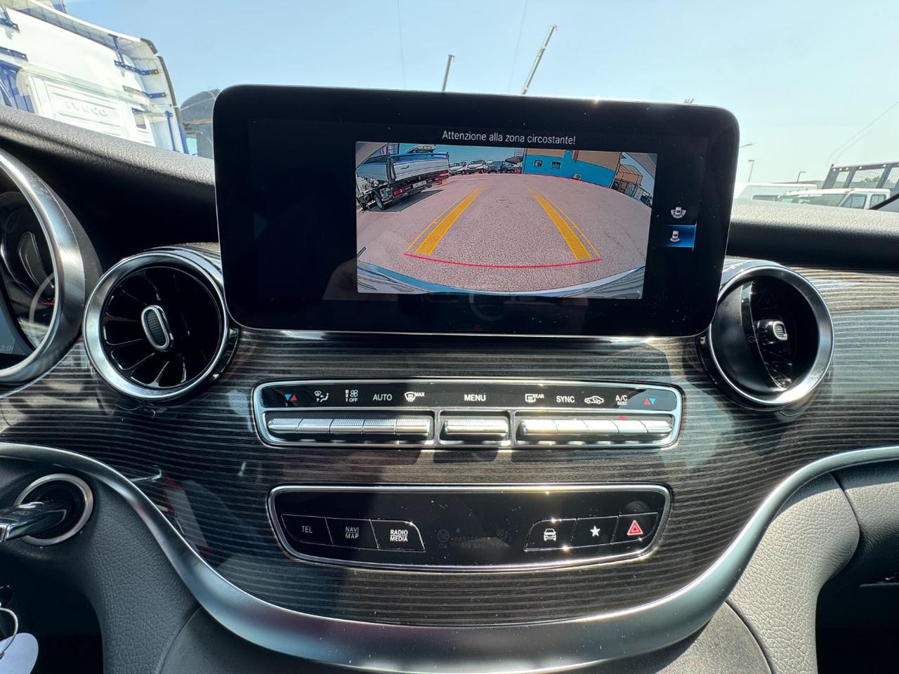 MERCEDES-BENZ V250d - 13