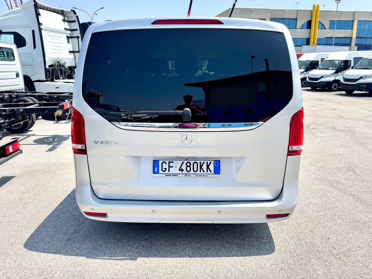 MERCEDES-BENZ V250d - 6