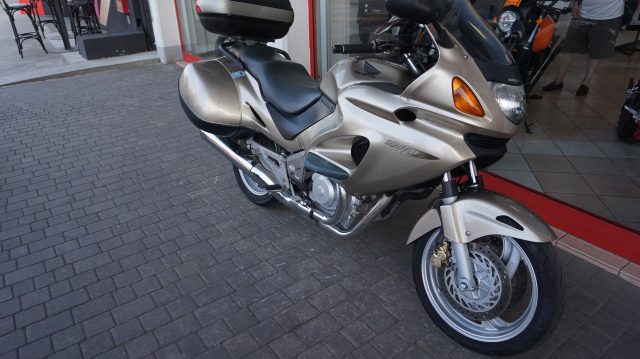 HONDA Deauville 650 Oro metallizzato