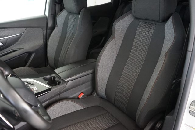 PEUGEOT 3008 6