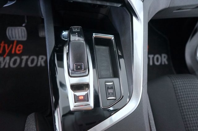 PEUGEOT 3008 9
