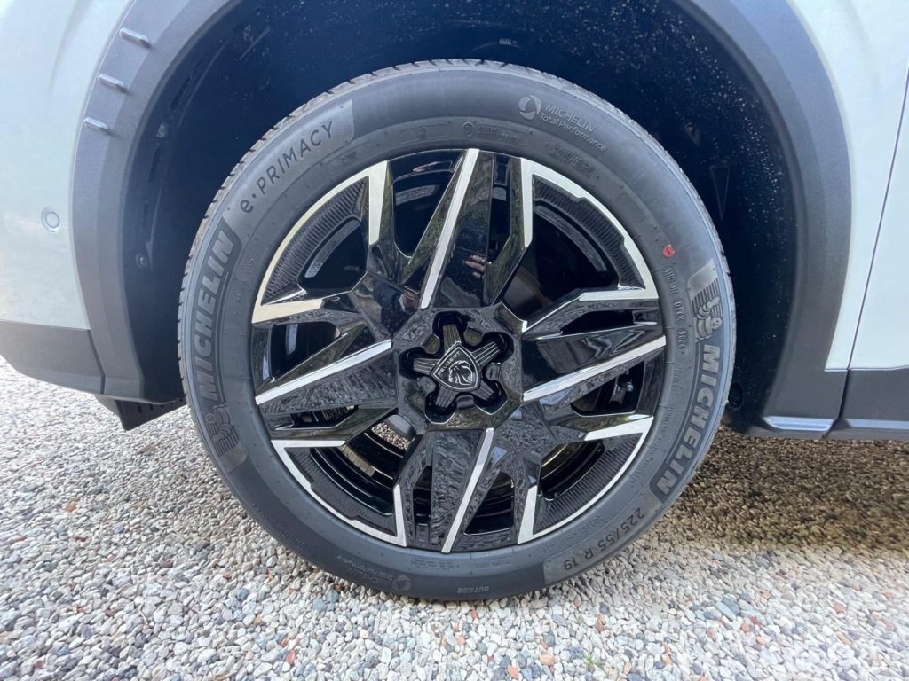 PEUGEOT 3008 Hybrid 145 e-DCS6 Allure - 6