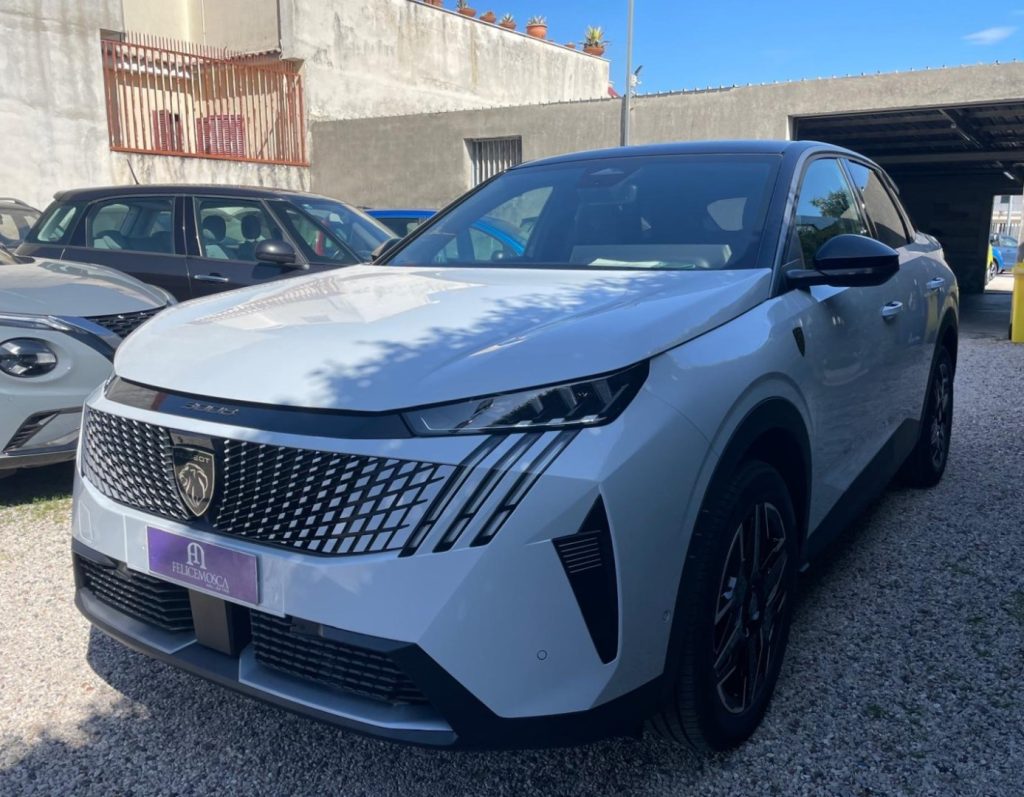 PEUGEOT 3008 Hybrid 145 e-DCS6 Allure - 2