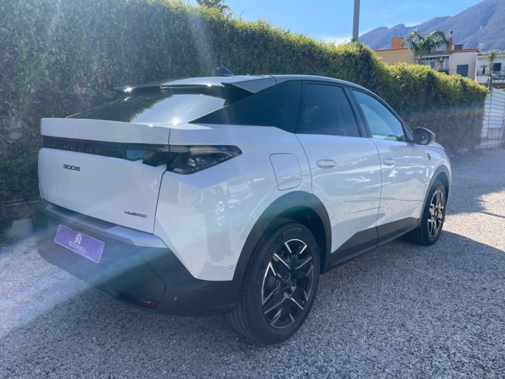PEUGEOT 3008 Hybrid 145 e-DCS6 Allure - 11